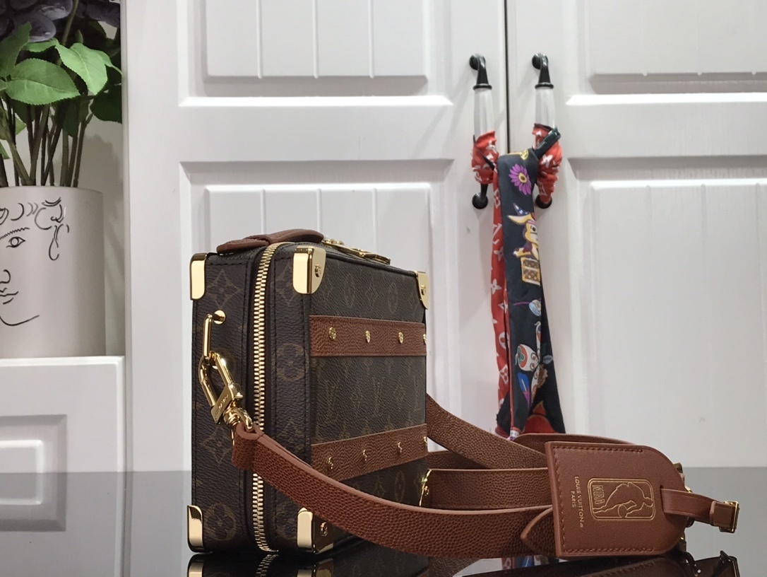 LV XNBA HANDLE TRUNK M45785