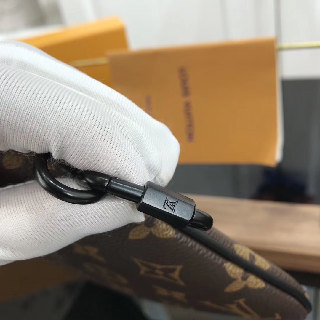 LV ZIPPED POUCH GM M67814