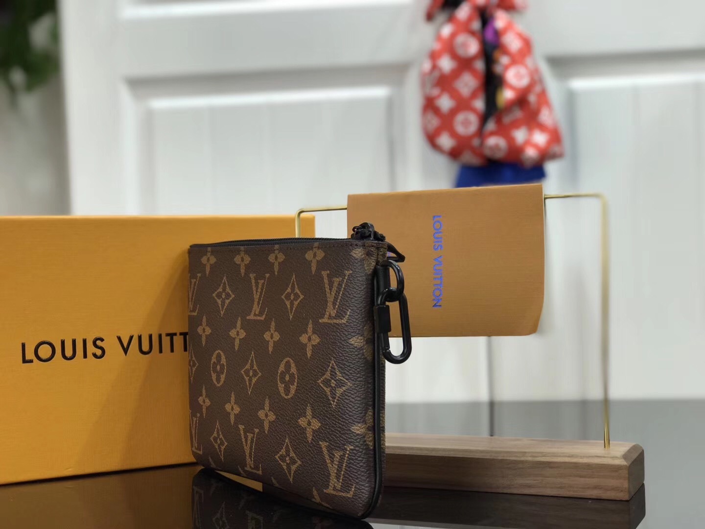 LV ZIPPED POUCH GM M67814