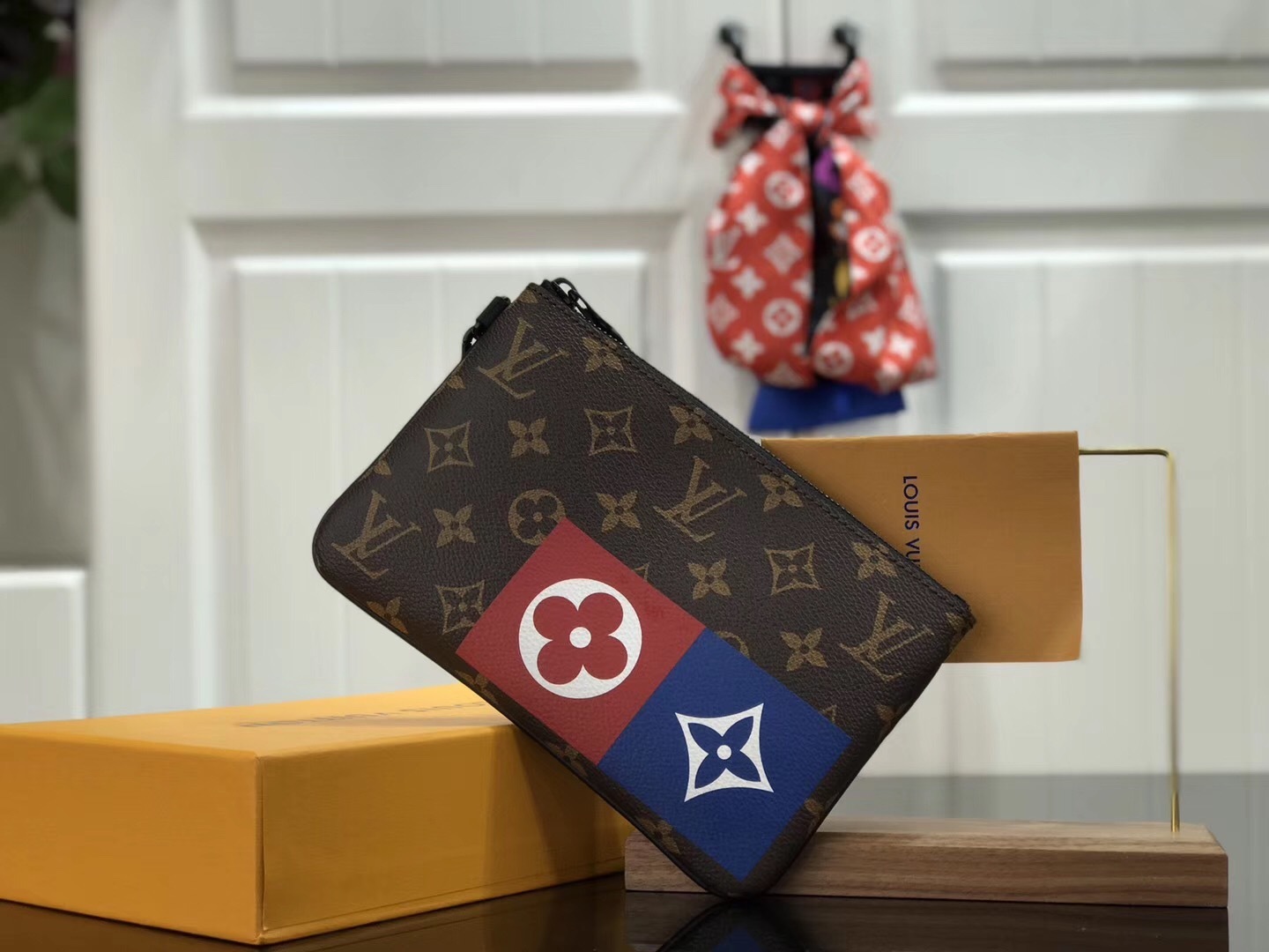 LV ZIPPED POUCH GM M67814