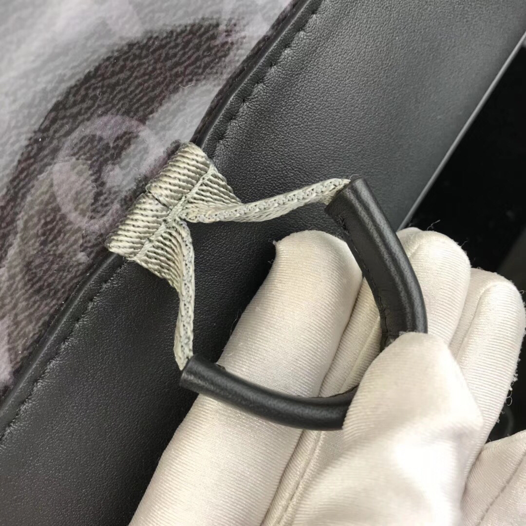 LV ZIPPED TOTE Bag M43890