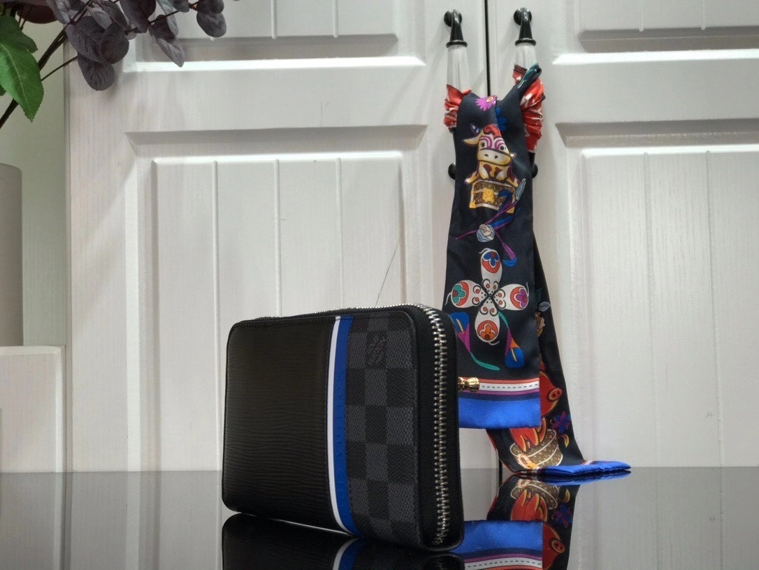 LV ZIPPT ORGANIZER M69541