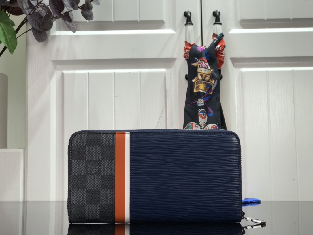 LV ZIPPT ORGANIZER M69541