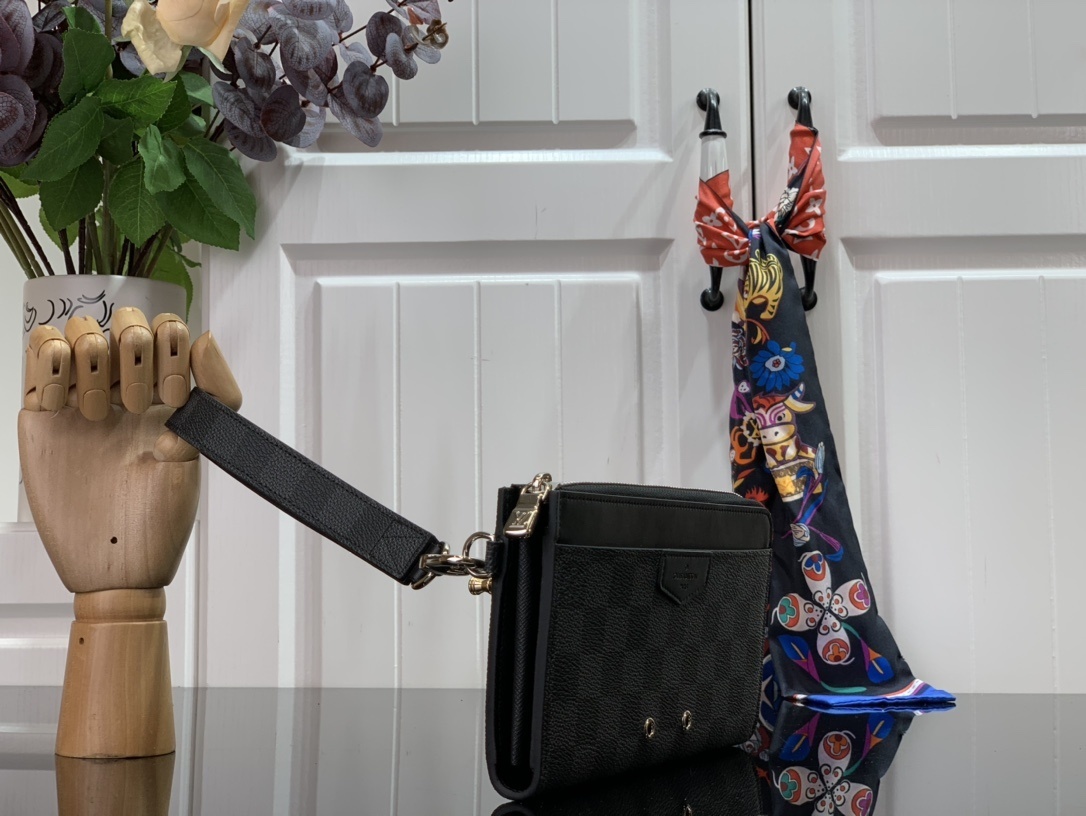 LV ZIPPY BRAGONNE wallet N60379