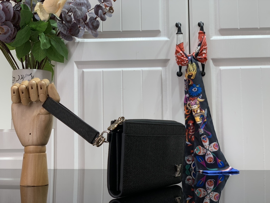 LV ZIPPY BRAGONNE wallet N60379