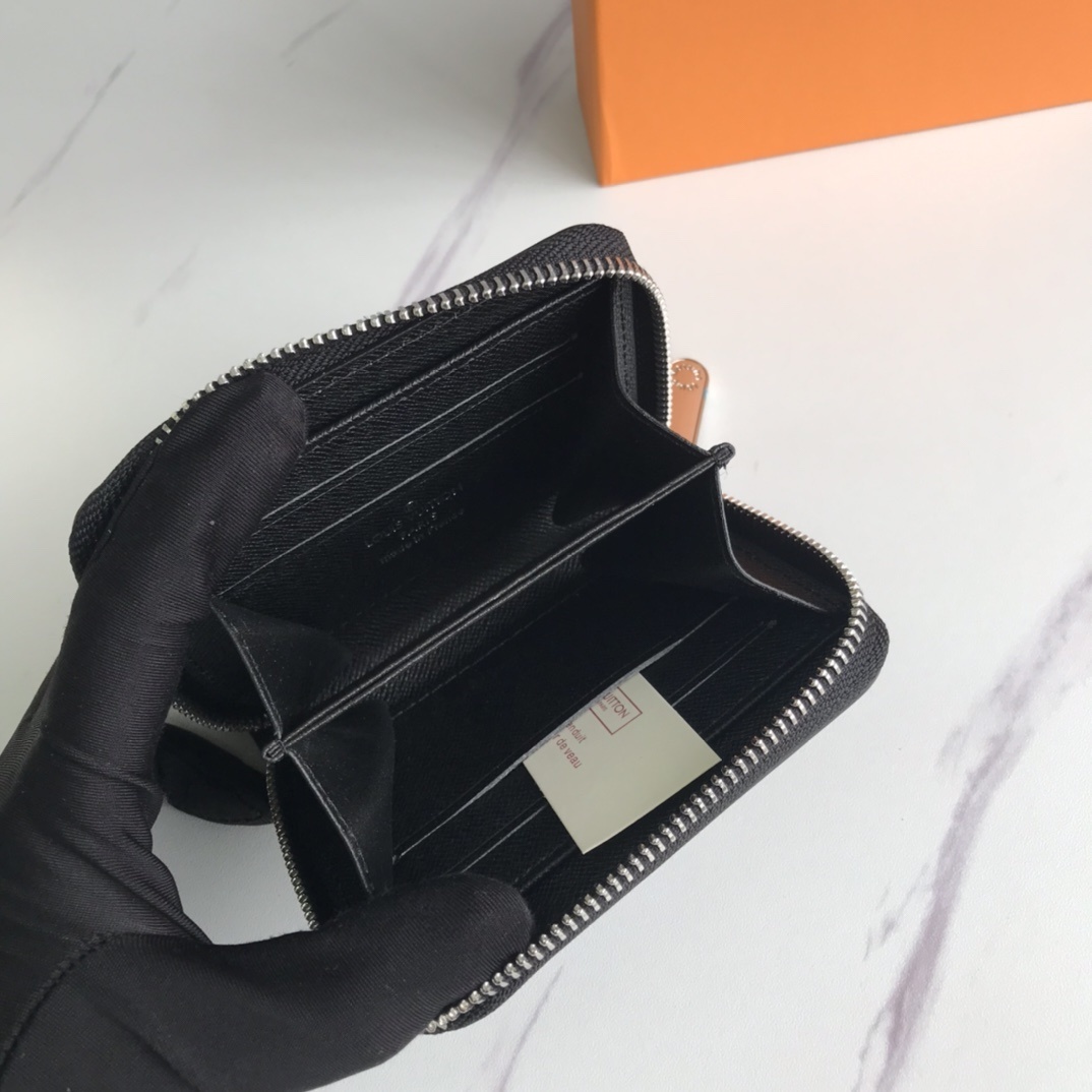 LV ZIPPY COIN PURSE M60067 