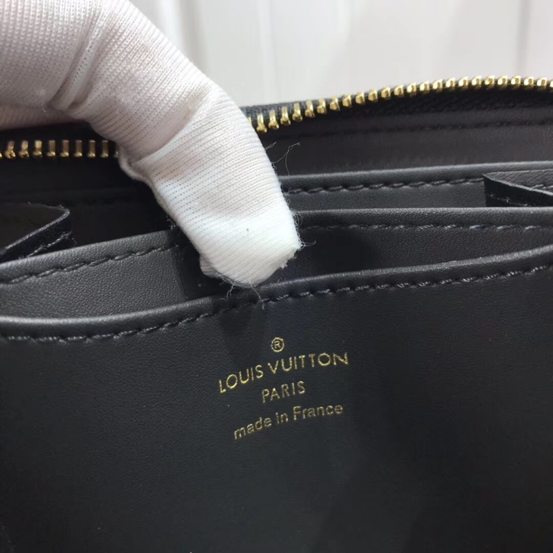 LV ZIPPY COIN PURSE M60067BW 