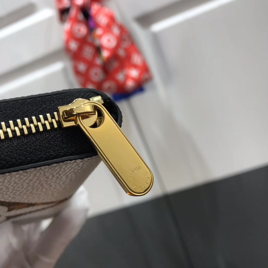 LV ZIPPY COIN PURSE M60067BW 