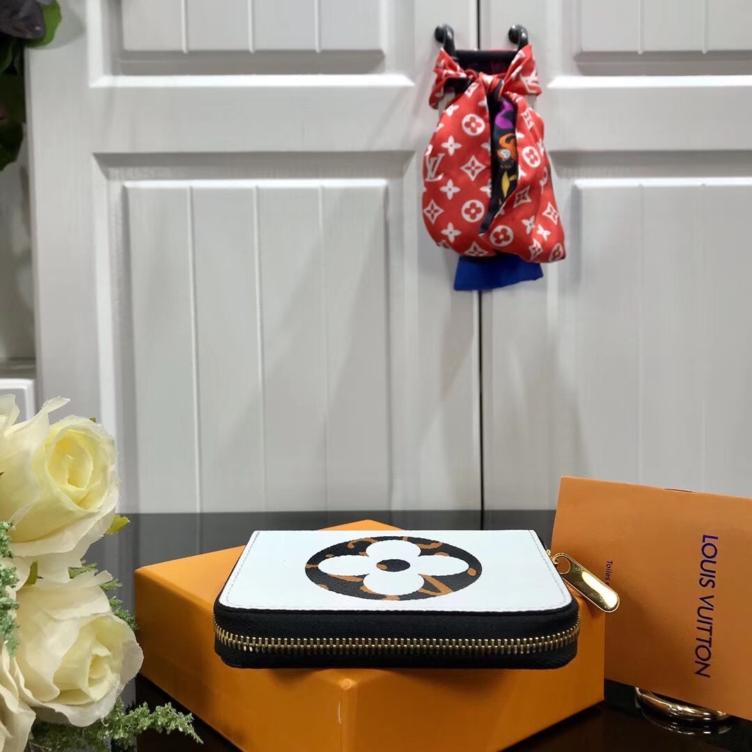 LV ZIPPY COIN PURSE M60067BW 