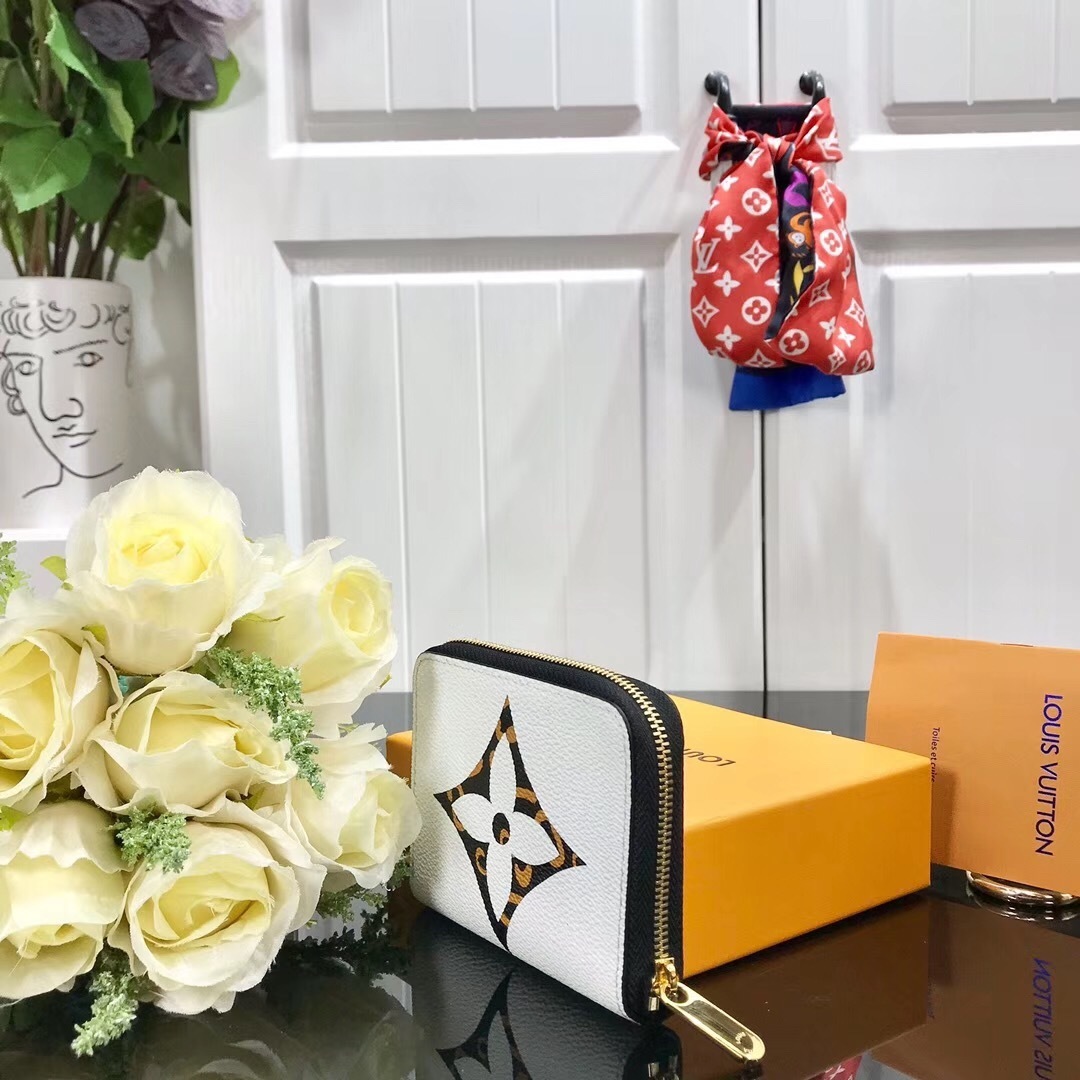 LV ZIPPY COIN PURSE M60067BW 