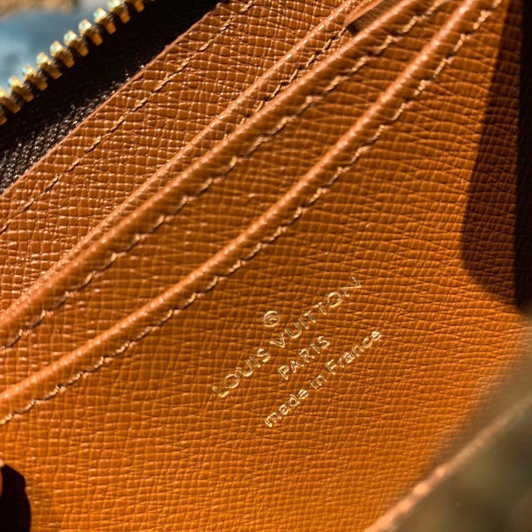 LV ZIPPY COIN PURSE M60067RQ