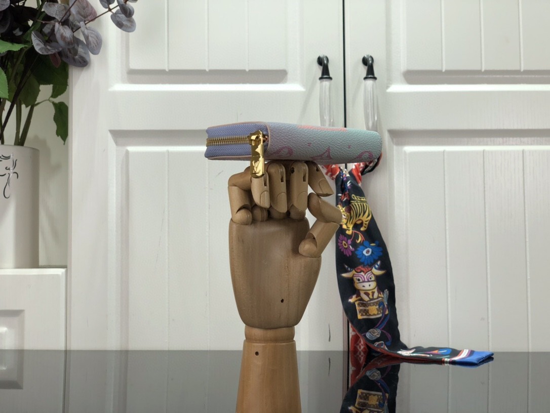 LV ZIPPY COIN PURSE M60067ZF