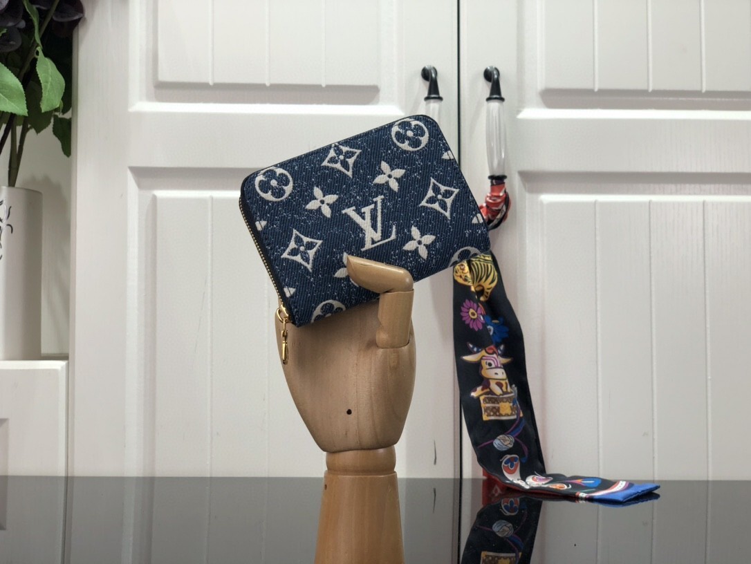LV ZIPPY COIN PURSE M81185 