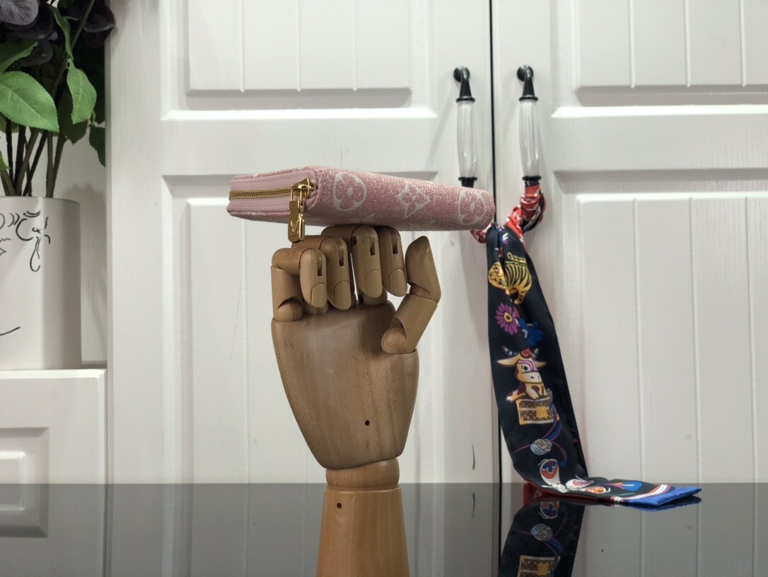 LV ZIPPY COIN PURSE M81185 