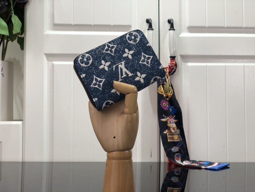 LV ZIPPY COIN PURSE M81185 