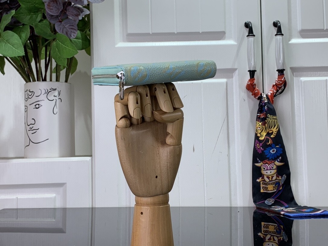 LV ZIPPY COIN PURSE M81467