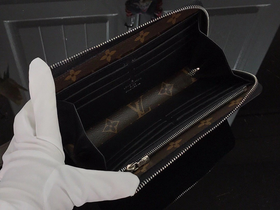 LV ZIPPY DRAGONNE wallet M69407