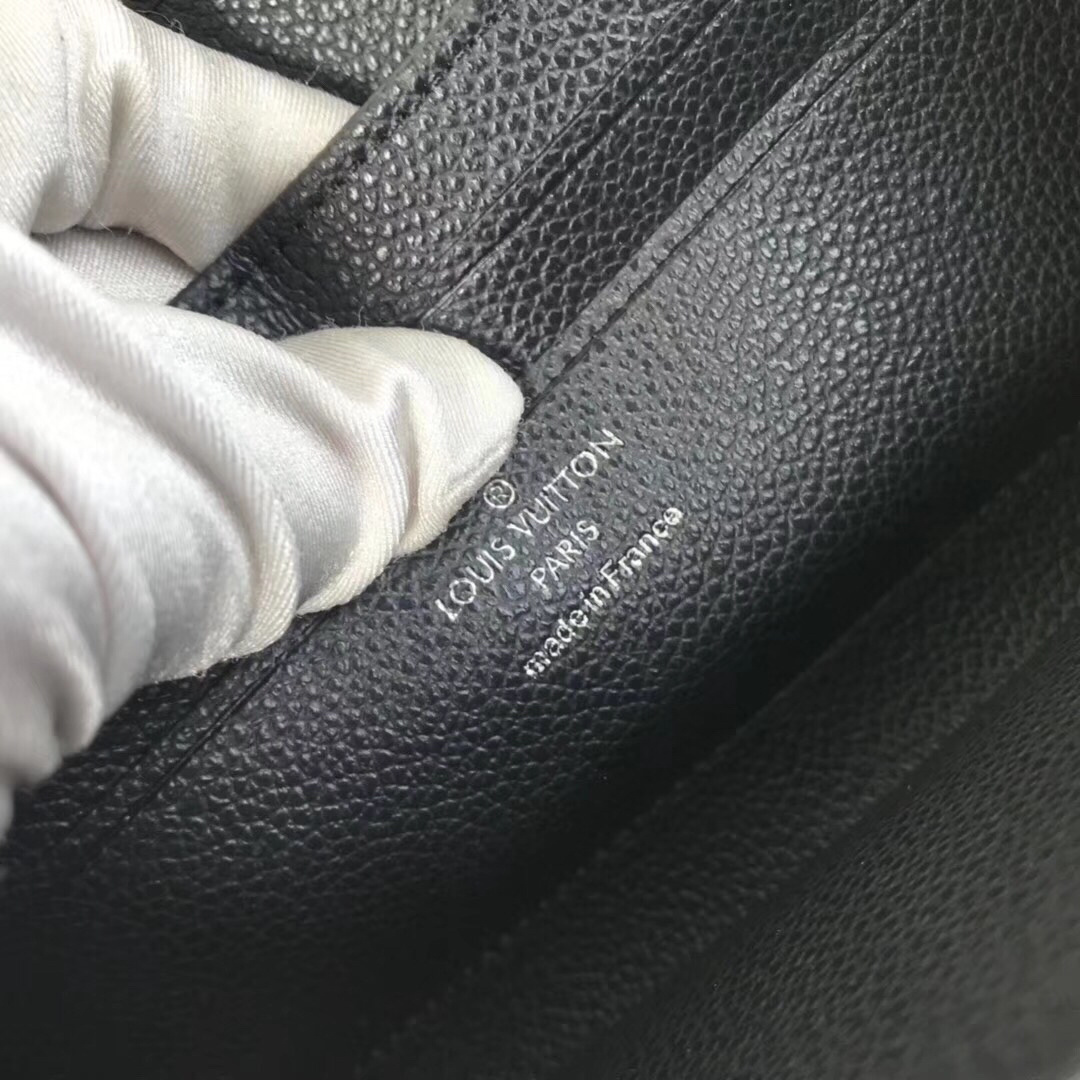 LV ZIPPY LOCKME M62622