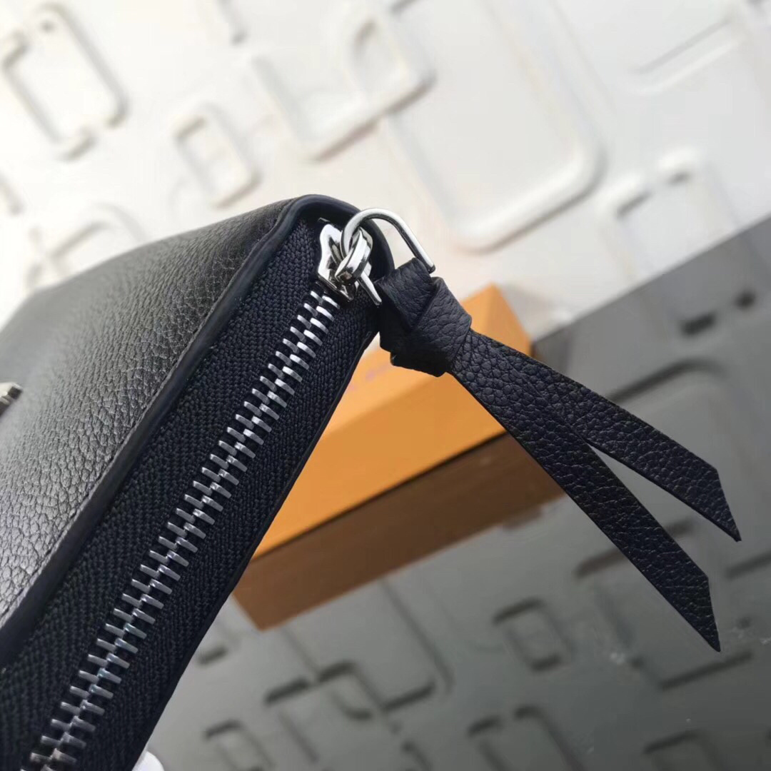 LV ZIPPY LOCKME M62622