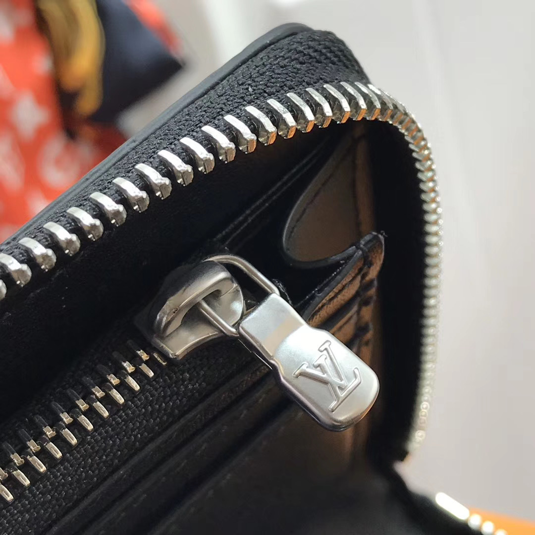 LV ZIPPY ORGANIZER M68228