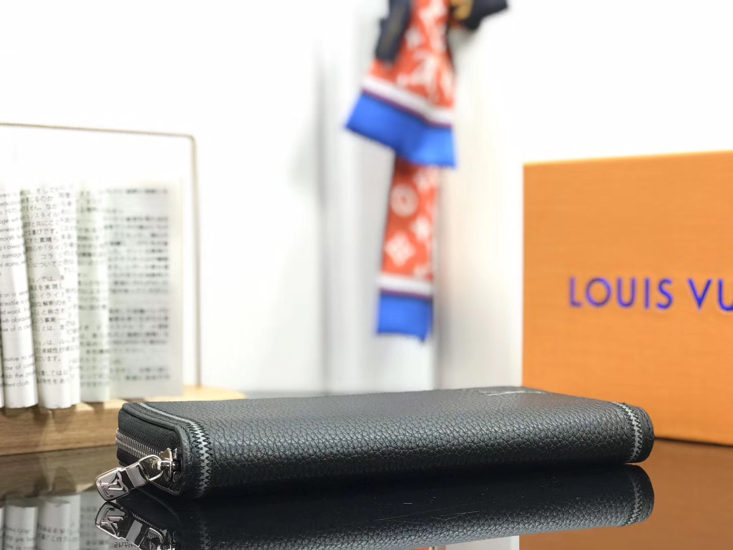 LV ZIPPY ORGANIZER M68228