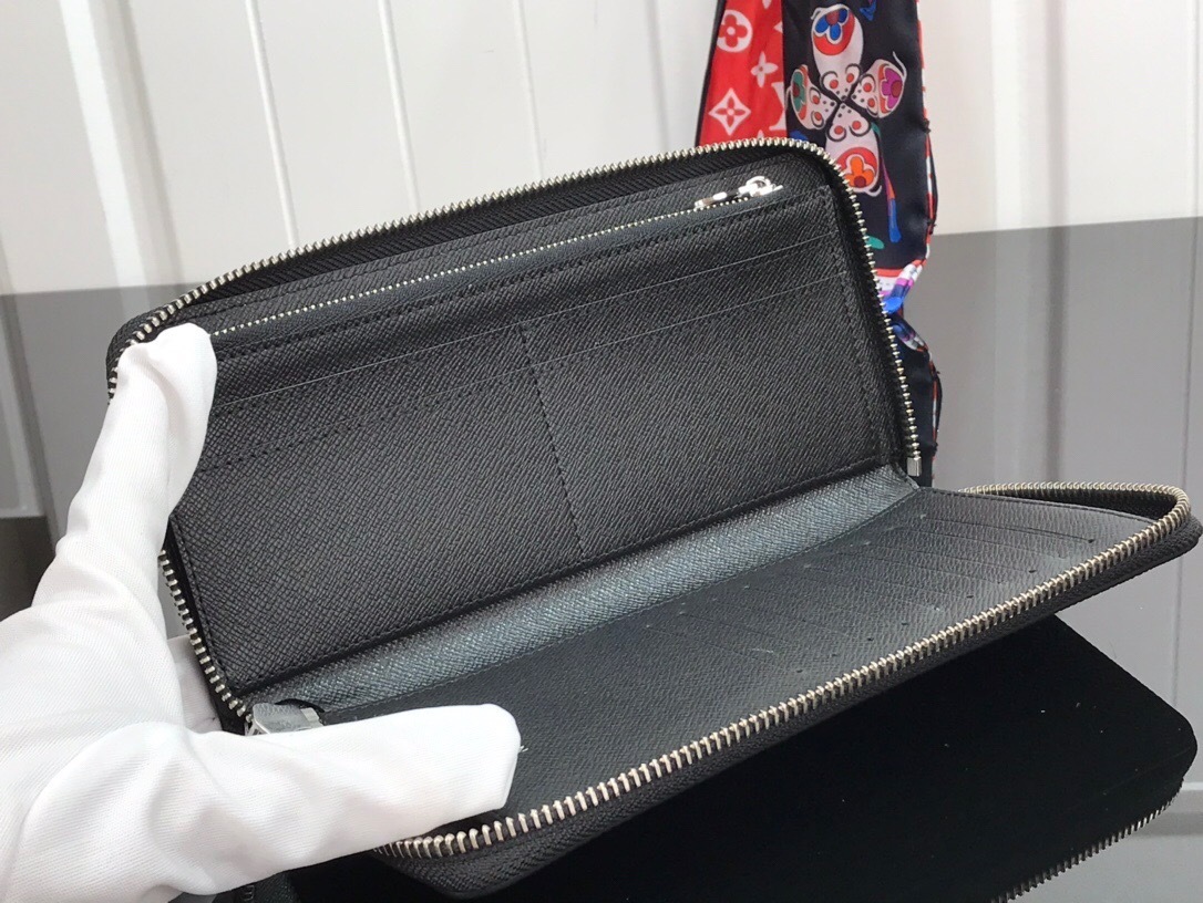 LV ZIPPY VERTICAL wallet M30317