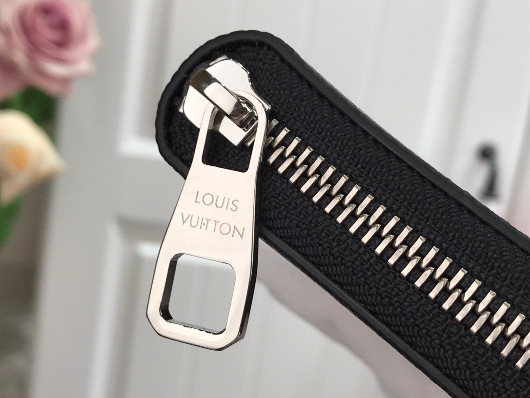 LV ZIPPY VERTICAL wallet M30317