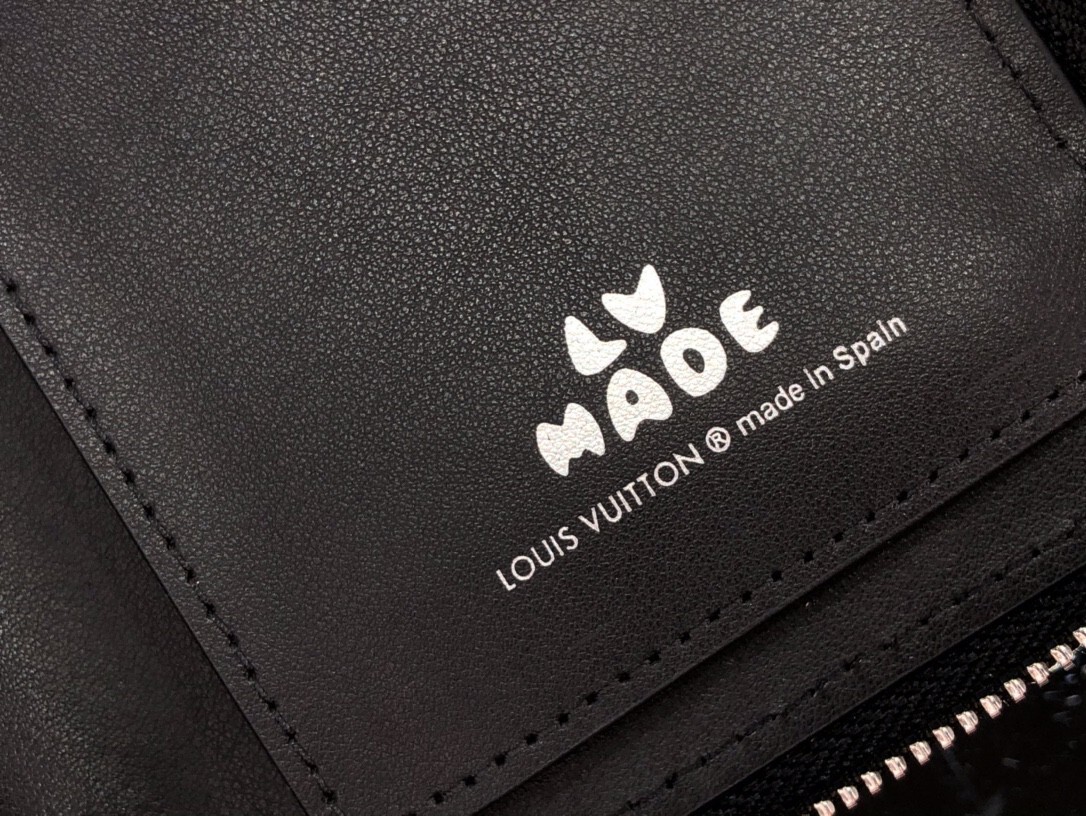 LV ZIPPY VERTICAL wallet M63095PZ 