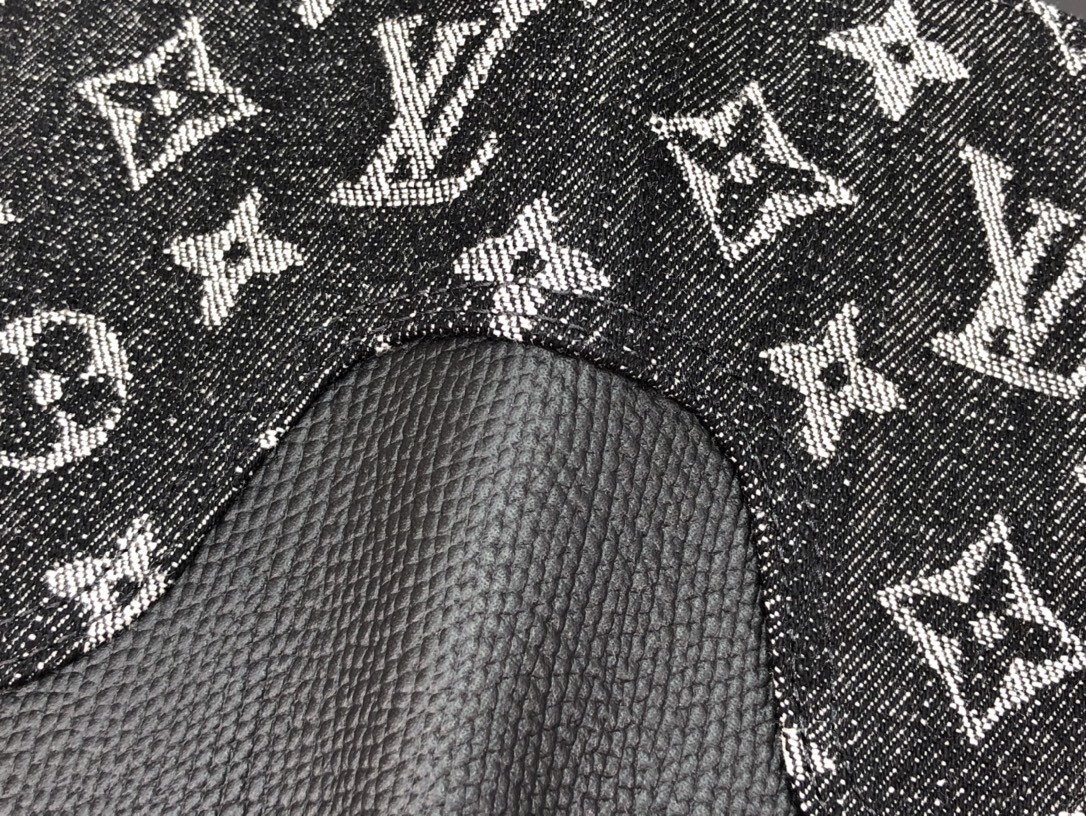 LV ZIPPY VERTICAL wallet M63095PZ 