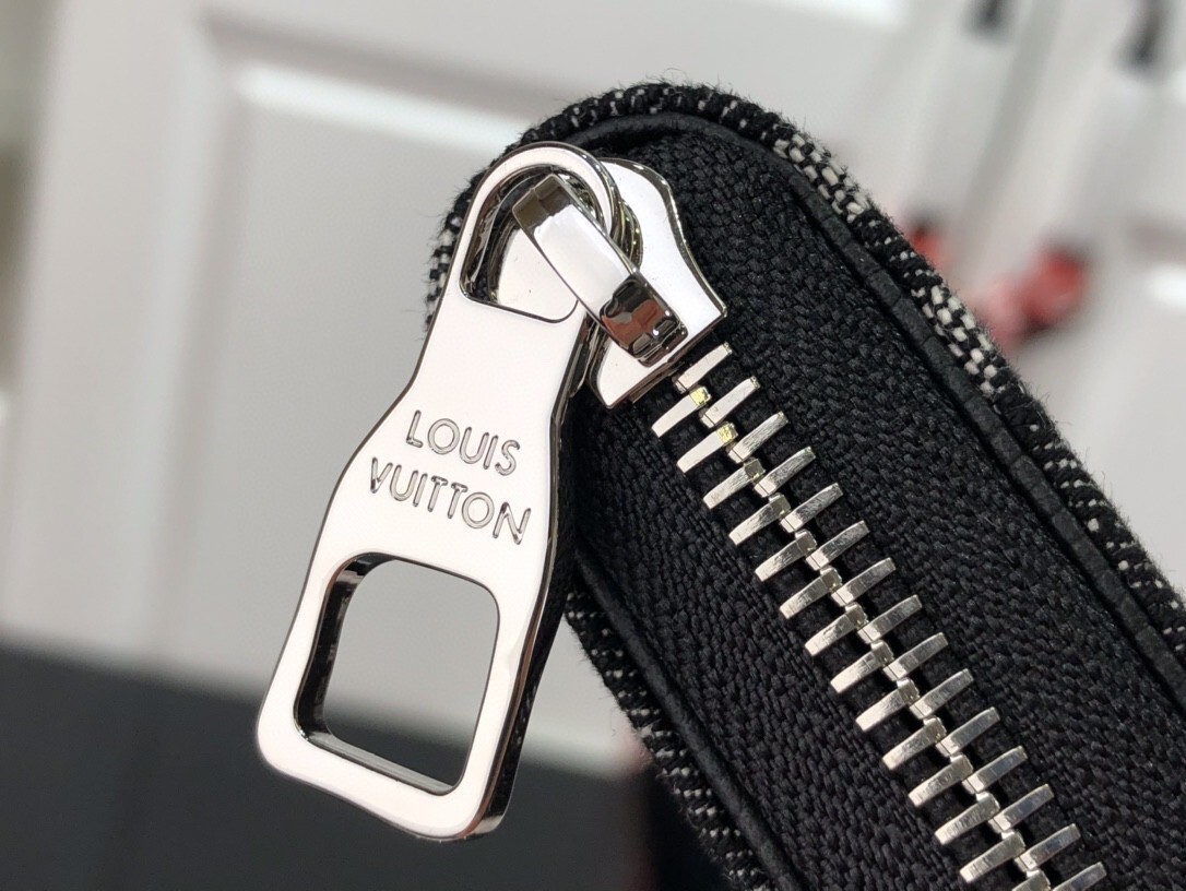 LV ZIPPY VERTICAL wallet M63095PZ 