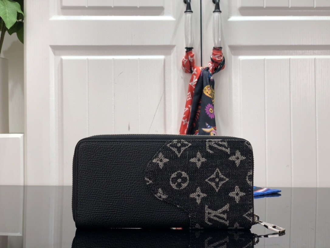 LV ZIPPY VERTICAL wallet M63095PZ 