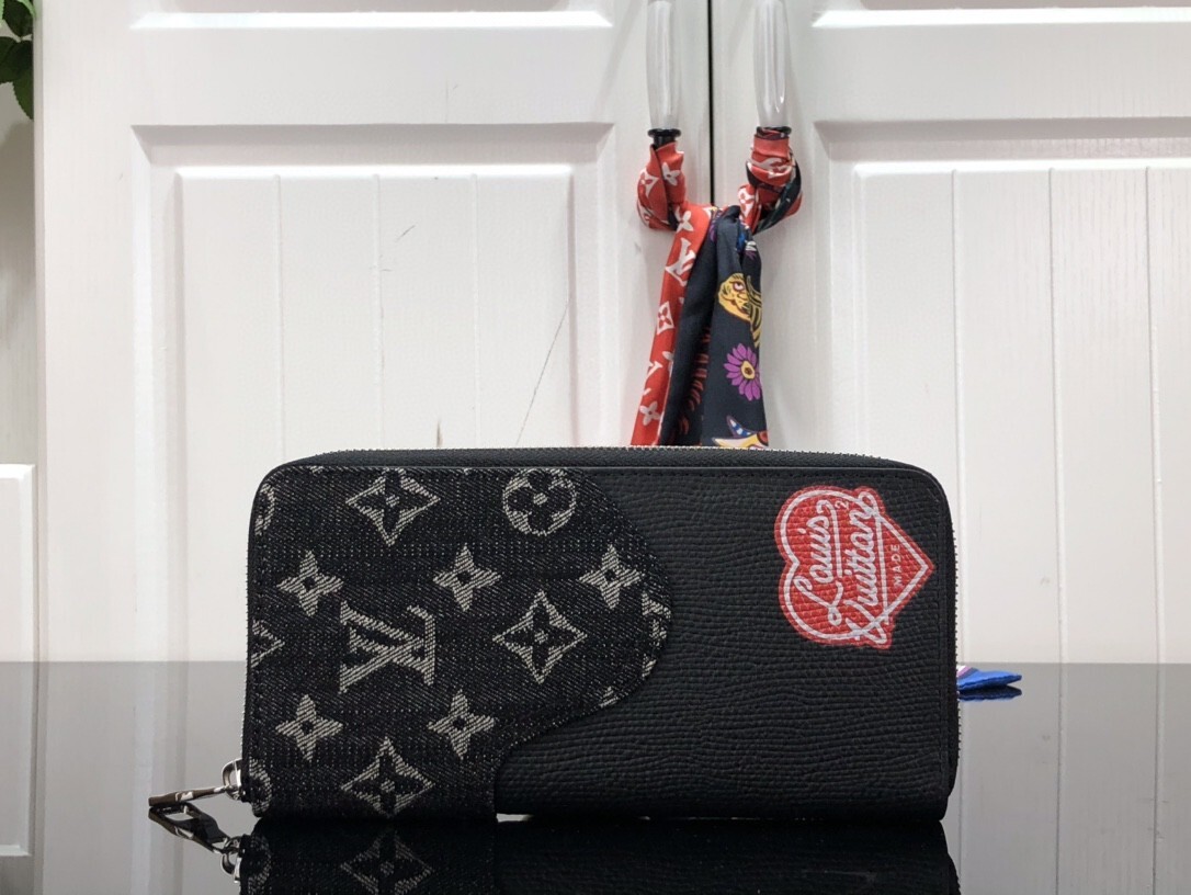 LV ZIPPY VERTICAL wallet M63095PZ 