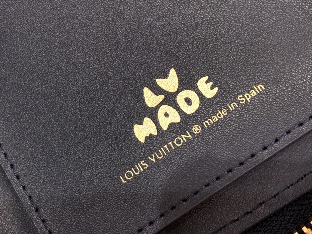 LV ZIPPY VERTICAL wallet M63095PZ