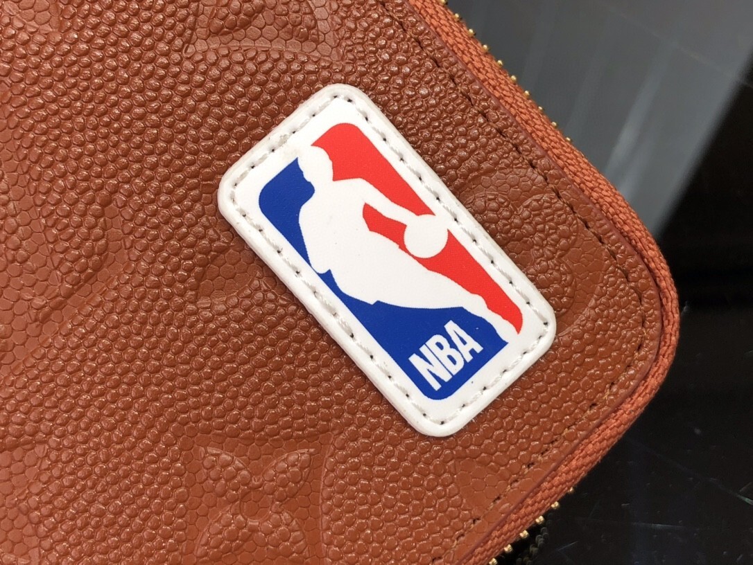 LV ZIPPY VERTICAL wallet M80548