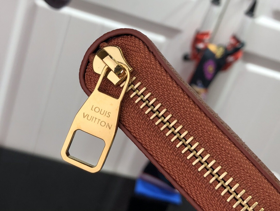 LV ZIPPY VERTICAL wallet M80548