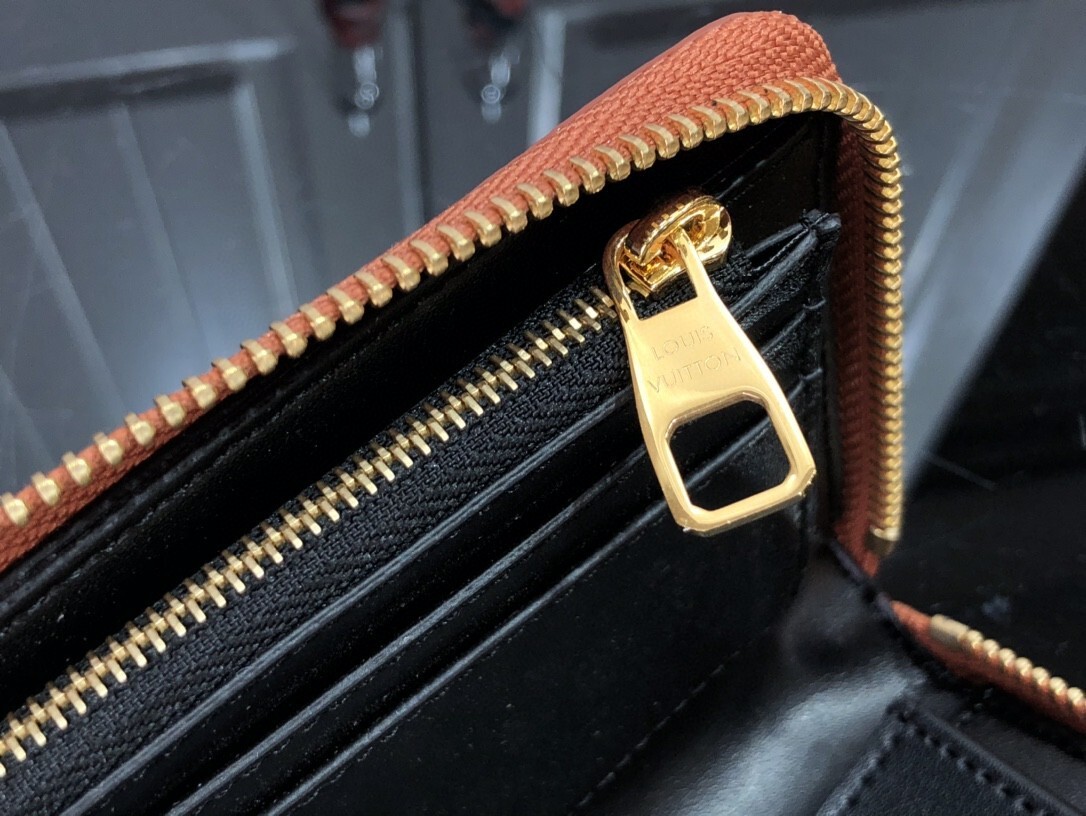 LV ZIPPY VERTICAL wallet M80548