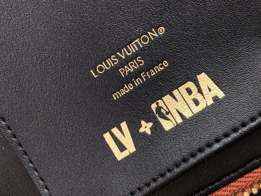 LV ZIPPY VERTICAL wallet M80548