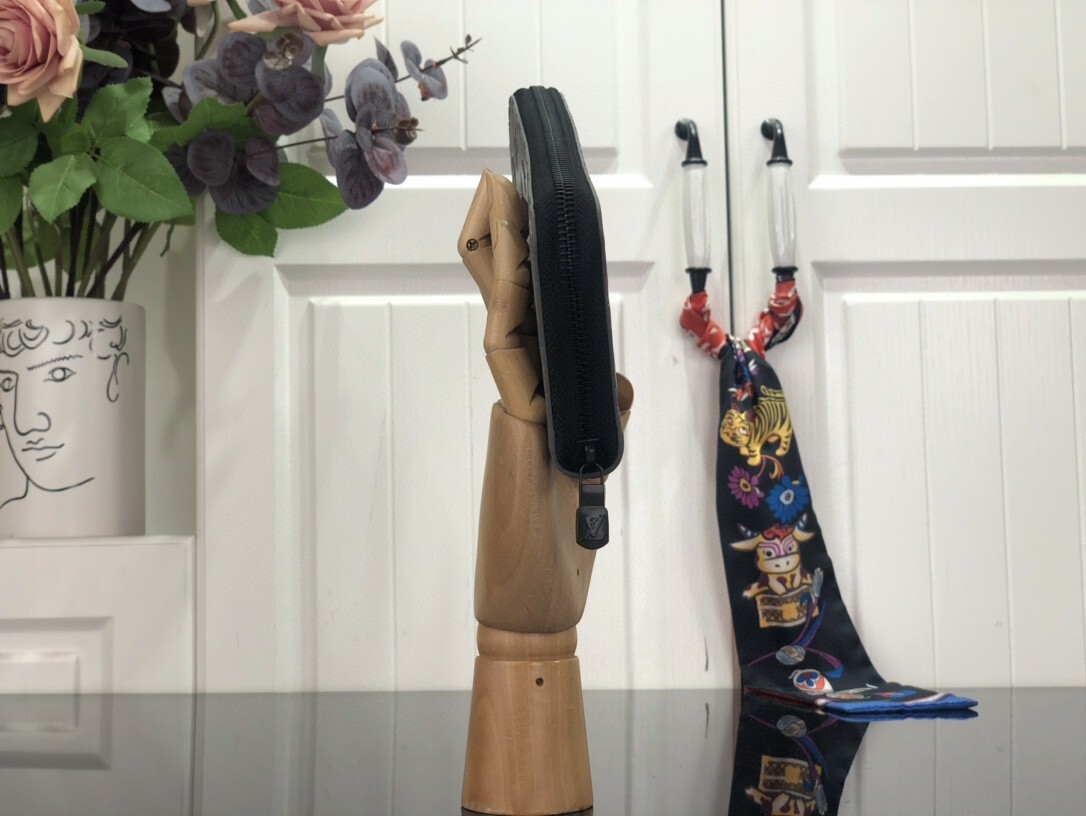 LV ZIPPY VERTICAL wallet M81384 