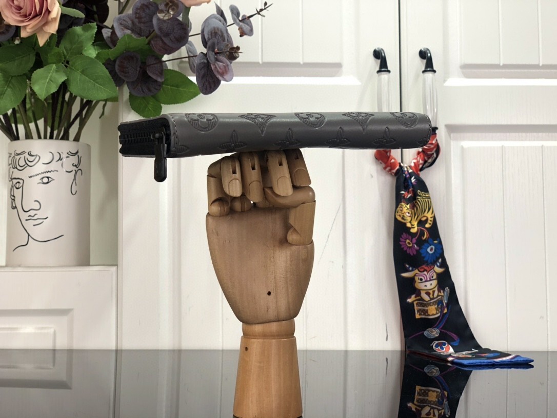 LV ZIPPY VERTICAL wallet M81384 