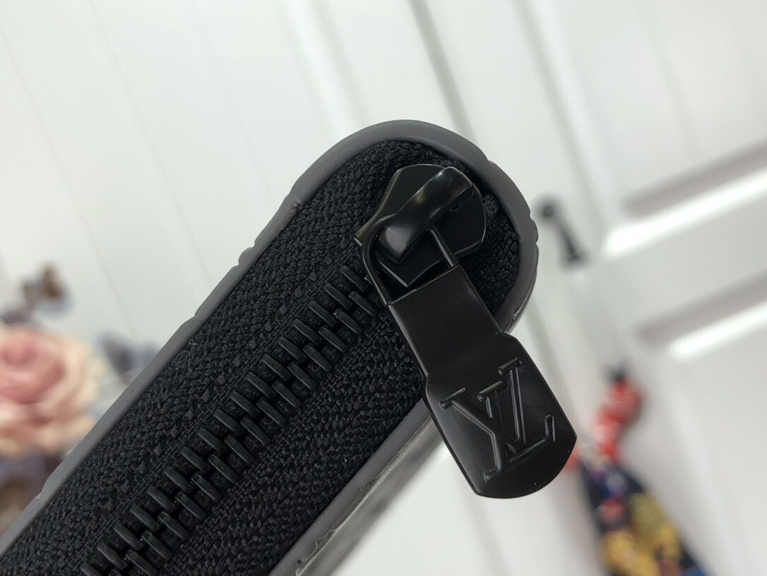 LV ZIPPY VERTICAL wallet M81384 