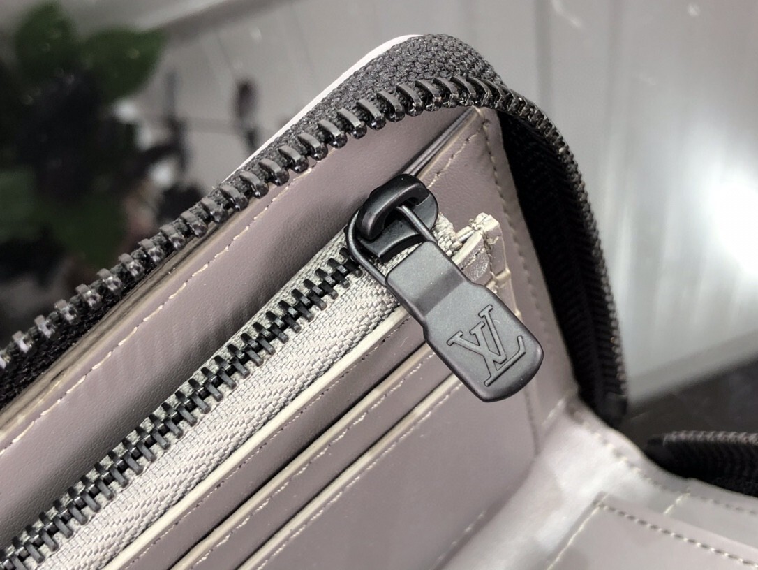 LV ZIPPY VERTICAL wallet M81384 