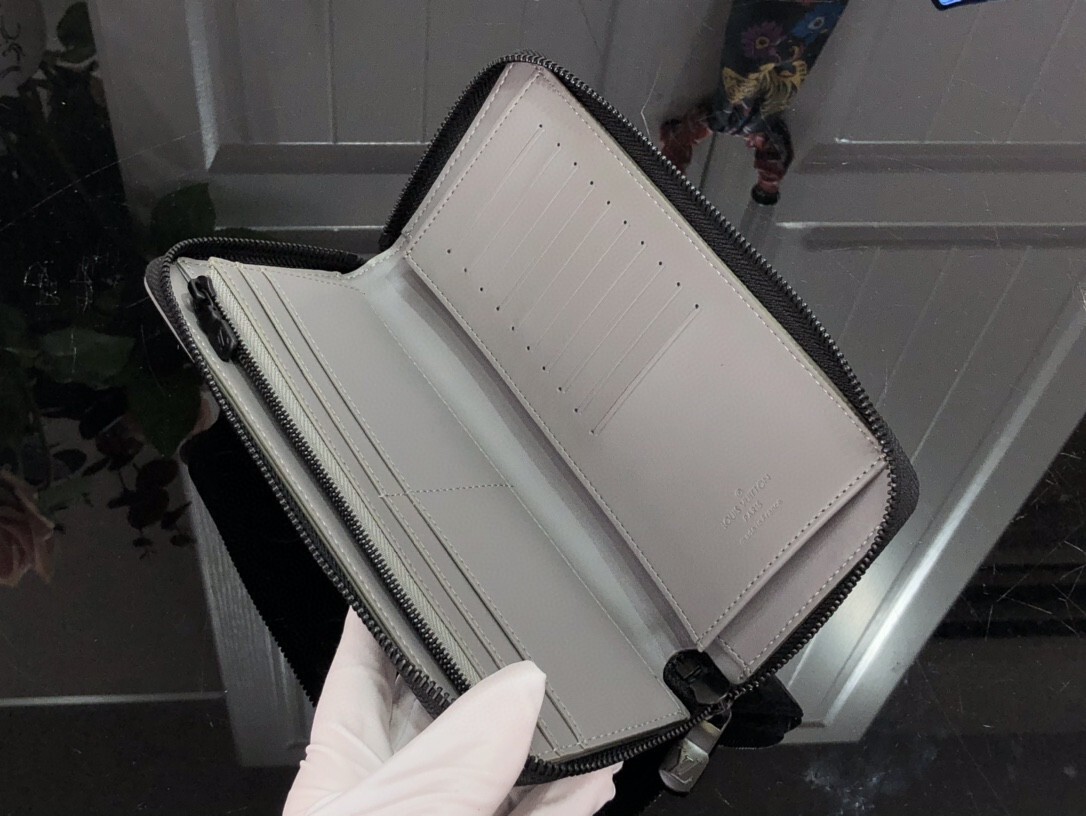 LV ZIPPY VERTICAL wallet M81384