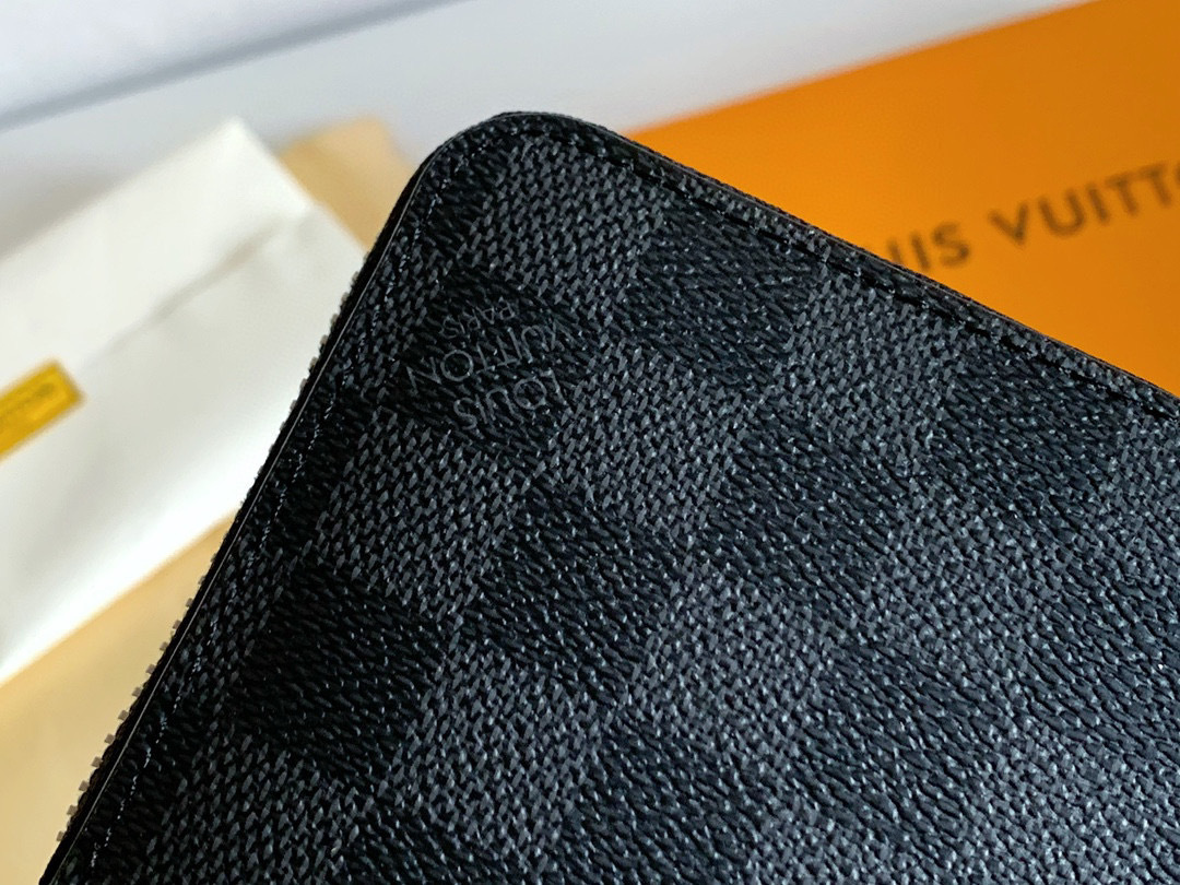 LV ZIPPY wallet M60017 
