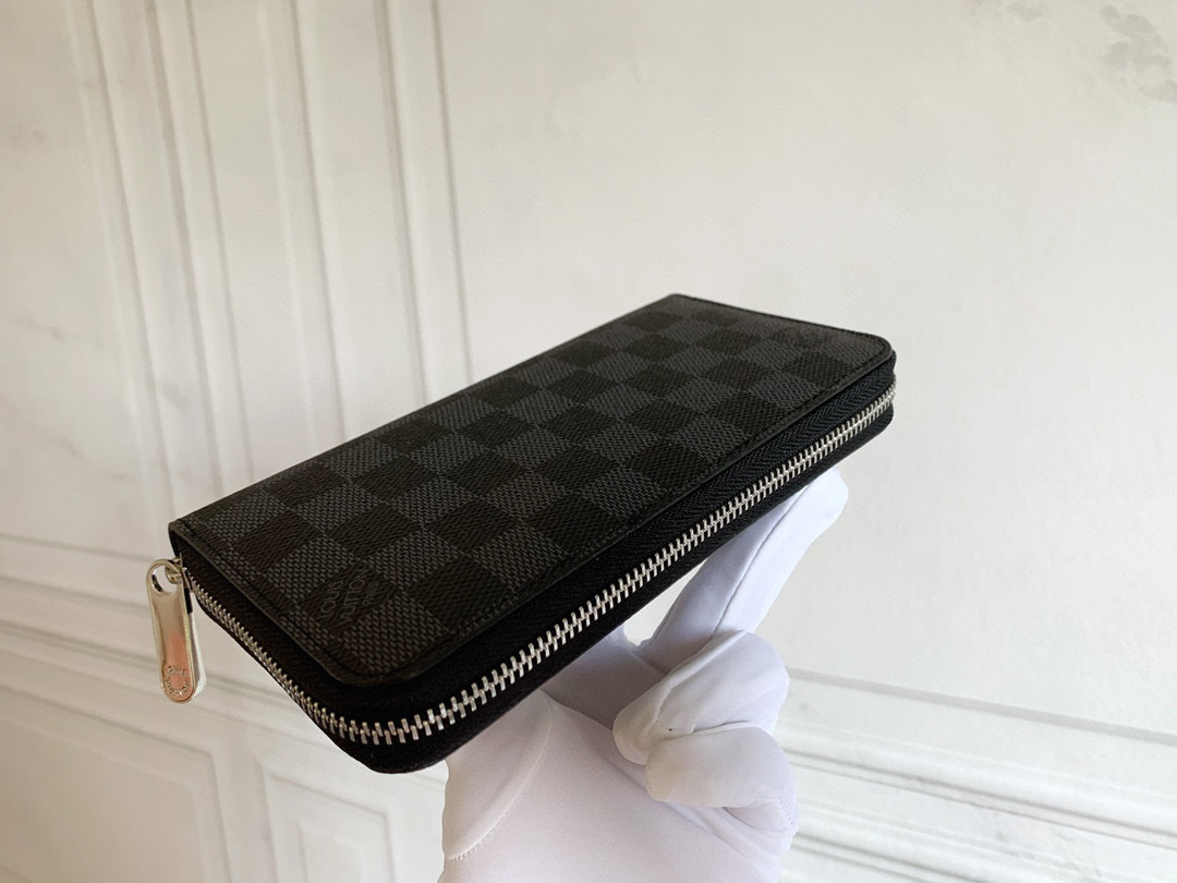 LV ZIPPY wallet M60017 