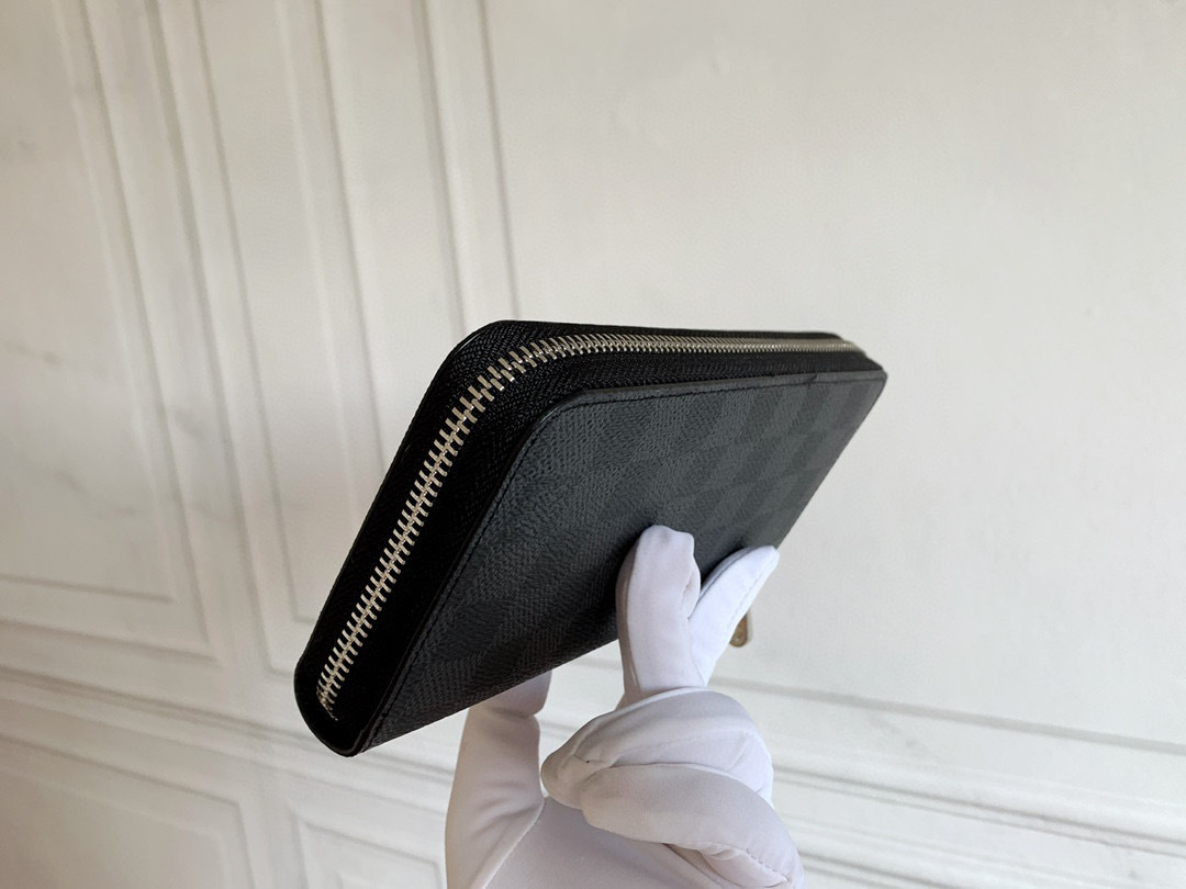 LV ZIPPY wallet M60017 