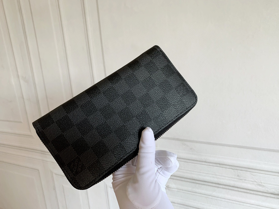 LV ZIPPY wallet M60017 