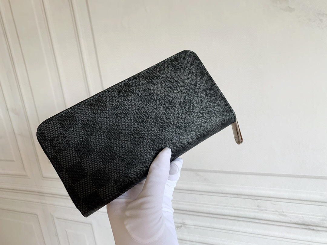 LV ZIPPY wallet M60017 