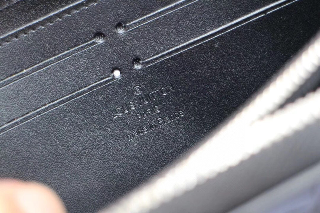 LV ZIPPY wallet M60017 