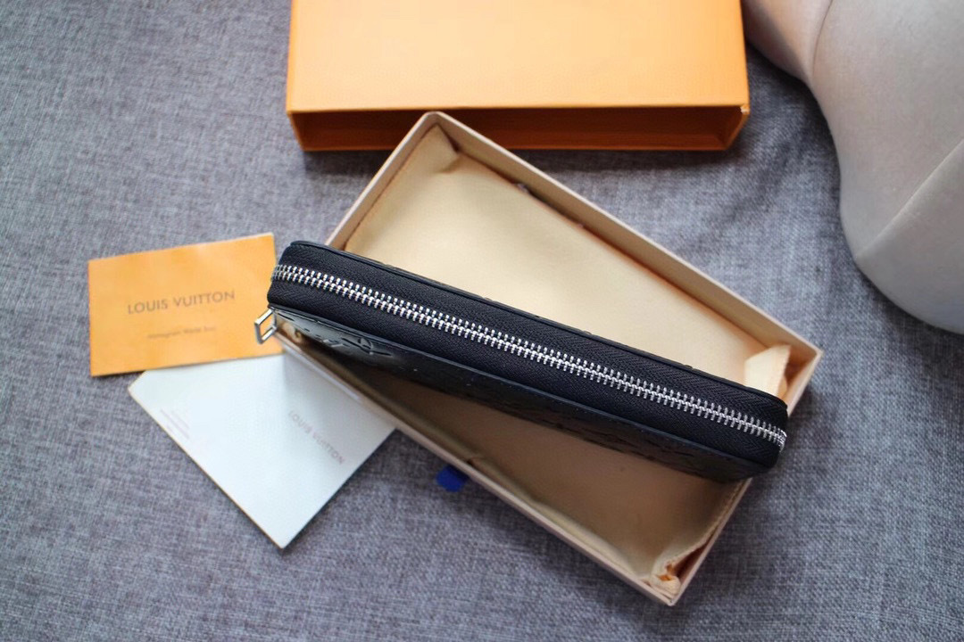 LV ZIPPY wallet M60017 
