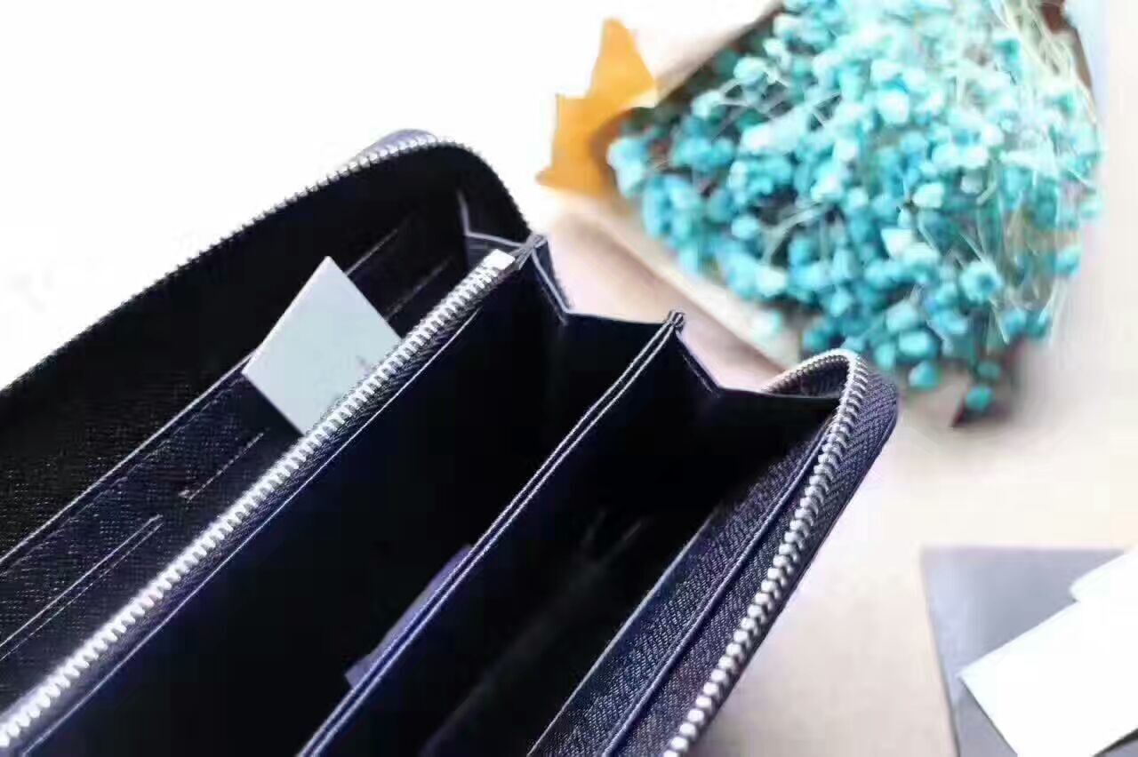 LV Zippy wallet M60017B 